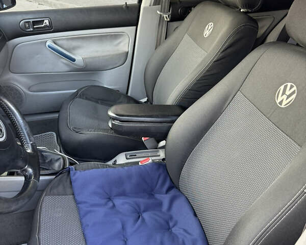 Черный Фольксваген Гольф, объемом двигателя 1.6 л и пробегом 268 тыс. км за 3800 $, фото 6 на Automoto.ua