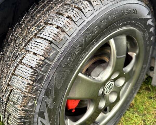 Черный Фольксваген Гольф, объемом двигателя 1.39 л и пробегом 258 тыс. км за 3800 $, фото 8 на Automoto.ua