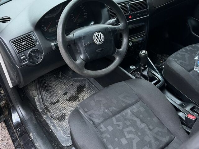 Черный Фольксваген Гольф, объемом двигателя 1.4 л и пробегом 345 тыс. км за 999 $, фото 8 на Automoto.ua