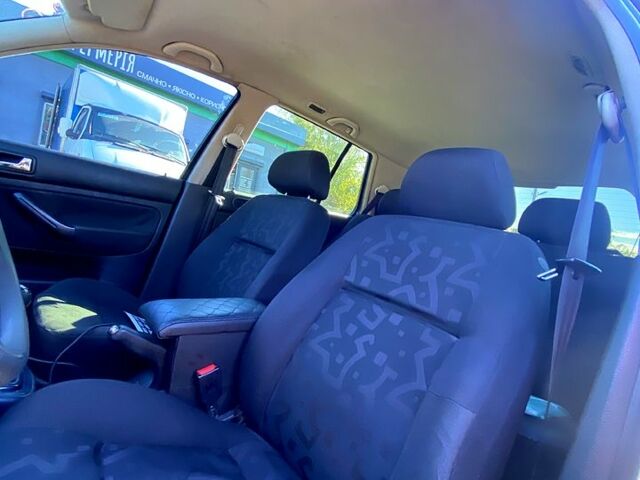 Черный Фольксваген Гольф, объемом двигателя 1.6 л и пробегом 300 тыс. км за 3600 $, фото 3 на Automoto.ua