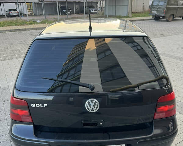 Черный Фольксваген Гольф, объемом двигателя 1.6 л и пробегом 268 тыс. км за 3800 $, фото 3 на Automoto.ua