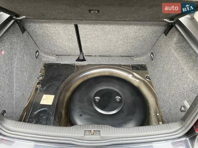 Черный Фольксваген Гольф, объемом двигателя 1.6 л и пробегом 315 тыс. км за 4600 $, фото 14 на Automoto.ua