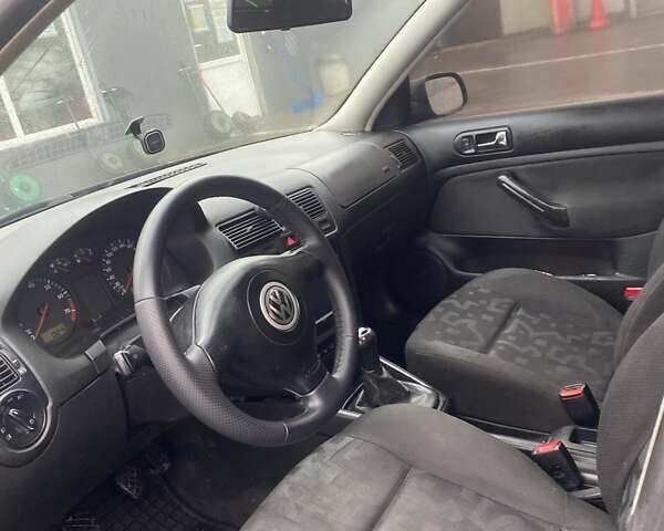 Черный Фольксваген Гольф, объемом двигателя 1.6 л и пробегом 285 тыс. км за 4000 $, фото 1 на Automoto.ua