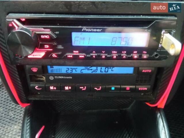 Черный Фольксваген Гольф, объемом двигателя 1.6 л и пробегом 264 тыс. км за 4000 $, фото 12 на Automoto.ua