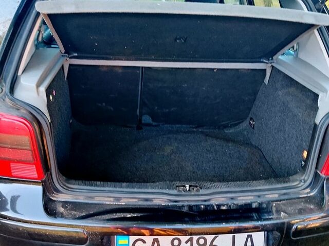 Черный Фольксваген Гольф, объемом двигателя 1.4 л и пробегом 233 тыс. км за 4100 $, фото 10 на Automoto.ua