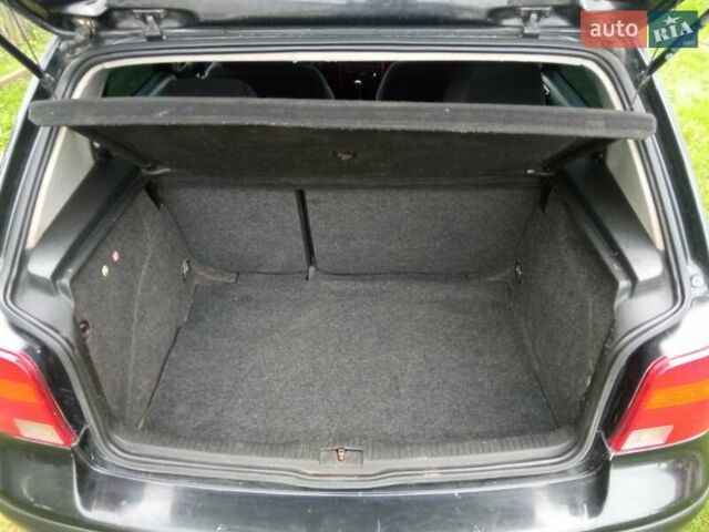 Черный Фольксваген Гольф, объемом двигателя 1.6 л и пробегом 264 тыс. км за 4000 $, фото 10 на Automoto.ua