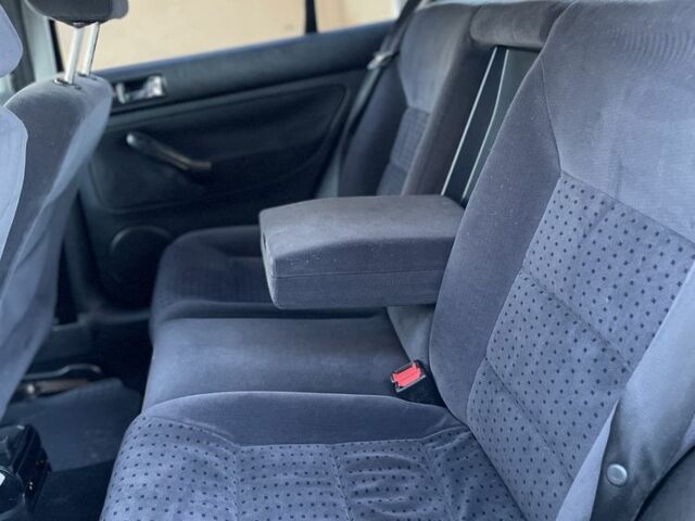 Черный Фольксваген Гольф, объемом двигателя 1.9 л и пробегом 371 тыс. км за 3900 $, фото 7 на Automoto.ua