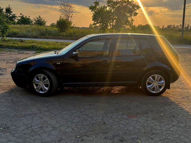 Черный Фольксваген Гольф, объемом двигателя 1.4 л и пробегом 370 тыс. км за 3250 $, фото 1 на Automoto.ua