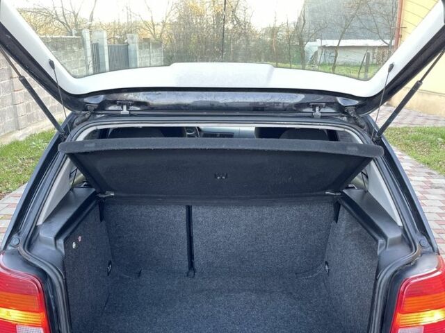 Черный Фольксваген Гольф, объемом двигателя 1.9 л и пробегом 371 тыс. км за 3900 $, фото 4 на Automoto.ua