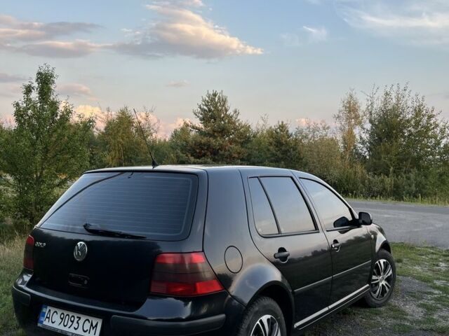 Черный Фольксваген Гольф, объемом двигателя 1.4 л и пробегом 247 тыс. км за 3000 $, фото 1 на Automoto.ua