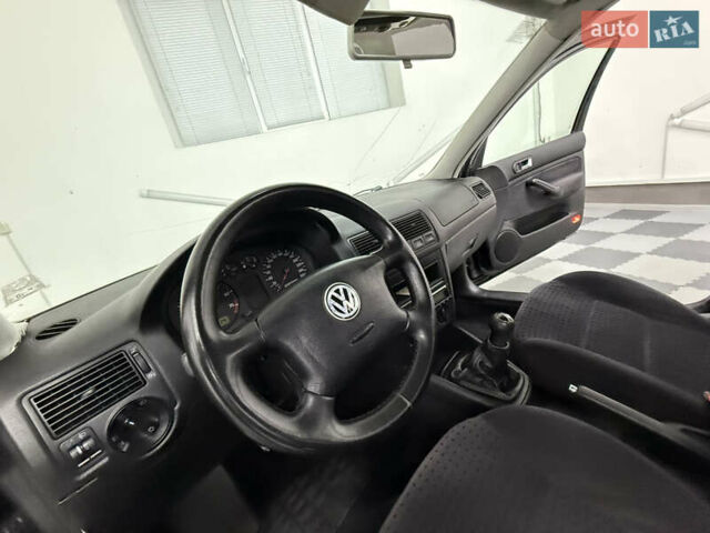 Черный Фольксваген Гольф, объемом двигателя 1.6 л и пробегом 212 тыс. км за 3599 $, фото 12 на Automoto.ua