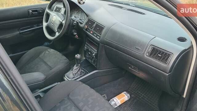 Черный Фольксваген Гольф, объемом двигателя 1.6 л и пробегом 250 тыс. км за 4500 $, фото 9 на Automoto.ua