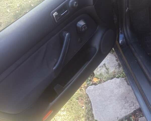 Черный Фольксваген Гольф, объемом двигателя 1.9 л и пробегом 403 тыс. км за 3700 $, фото 5 на Automoto.ua