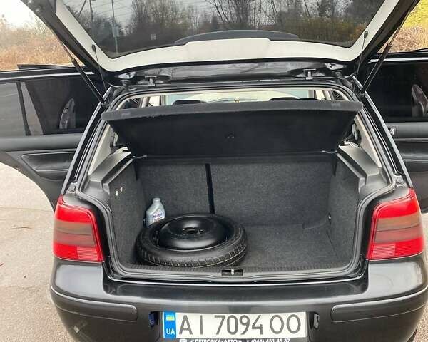 Черный Фольксваген Гольф, объемом двигателя 1.6 л и пробегом 315 тыс. км за 4600 $, фото 12 на Automoto.ua