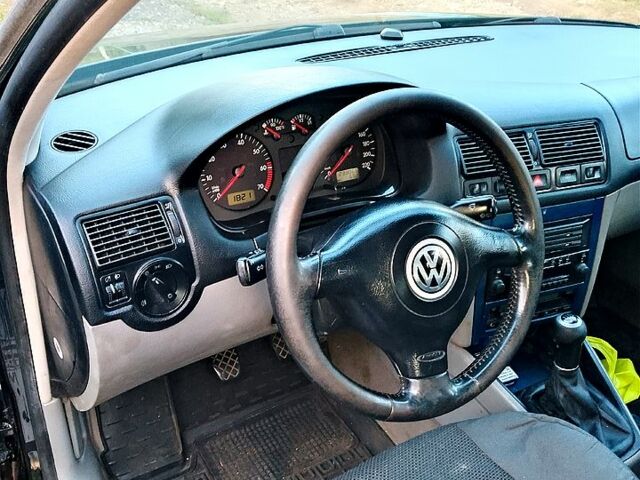 Черный Фольксваген Гольф, объемом двигателя 1.4 л и пробегом 233 тыс. км за 4100 $, фото 4 на Automoto.ua