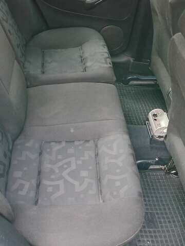 Черный Фольксваген Гольф, объемом двигателя 1.6 л и пробегом 250 тыс. км за 4500 $, фото 10 на Automoto.ua