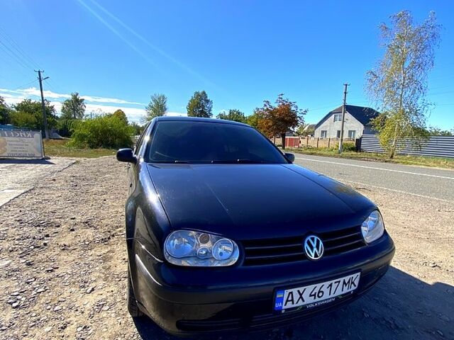 Черный Фольксваген Гольф, объемом двигателя 1.6 л и пробегом 300 тыс. км за 3600 $, фото 1 на Automoto.ua