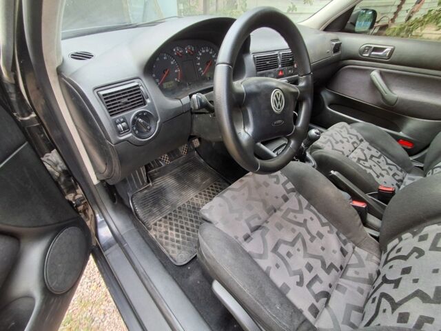 Черный Фольксваген Гольф, объемом двигателя 1.4 л и пробегом 243 тыс. км за 3500 $, фото 3 на Automoto.ua