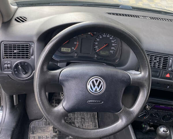 Черный Фольксваген Гольф, объемом двигателя 1.39 л и пробегом 189 тыс. км за 3300 $, фото 4 на Automoto.ua