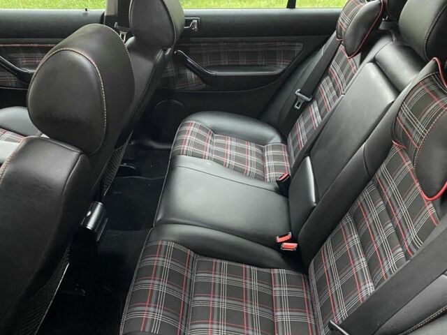 Чорний Фольксваген Гольф, об'ємом двигуна 1.8 л та пробігом 250 тис. км за 4000 $, фото 15 на Automoto.ua