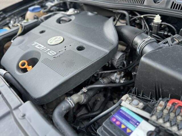 Черный Фольксваген Гольф, объемом двигателя 1.9 л и пробегом 335 тыс. км за 3350 $, фото 14 на Automoto.ua