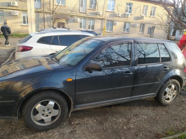 Черный Фольксваген Гольф, объемом двигателя 1.9 л и пробегом 300 тыс. км за 2200 $, фото 1 на Automoto.ua