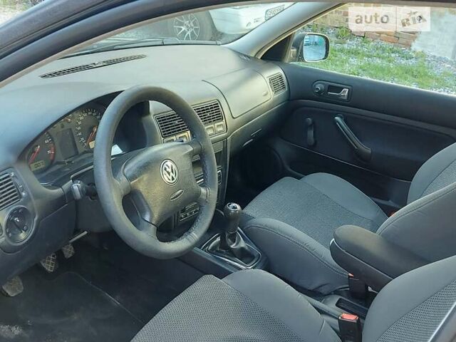 Черный Фольксваген Гольф, объемом двигателя 1.6 л и пробегом 285 тыс. км за 4500 $, фото 7 на Automoto.ua