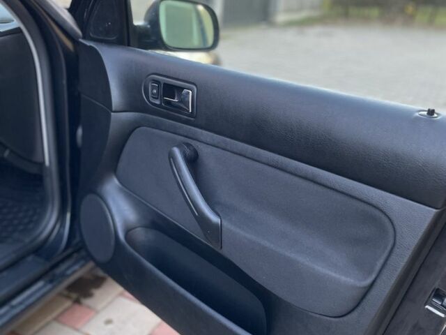 Черный Фольксваген Гольф, объемом двигателя 1.9 л и пробегом 371 тыс. км за 3900 $, фото 11 на Automoto.ua