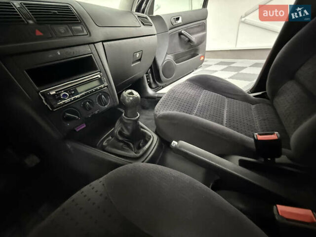 Черный Фольксваген Гольф, объемом двигателя 1.6 л и пробегом 212 тыс. км за 3599 $, фото 10 на Automoto.ua