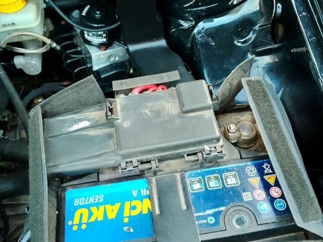 Черный Фольксваген Гольф, объемом двигателя 1.4 л и пробегом 233 тыс. км за 4100 $, фото 8 на Automoto.ua