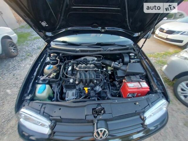 Черный Фольксваген Гольф, объемом двигателя 1.6 л и пробегом 285 тыс. км за 4500 $, фото 5 на Automoto.ua