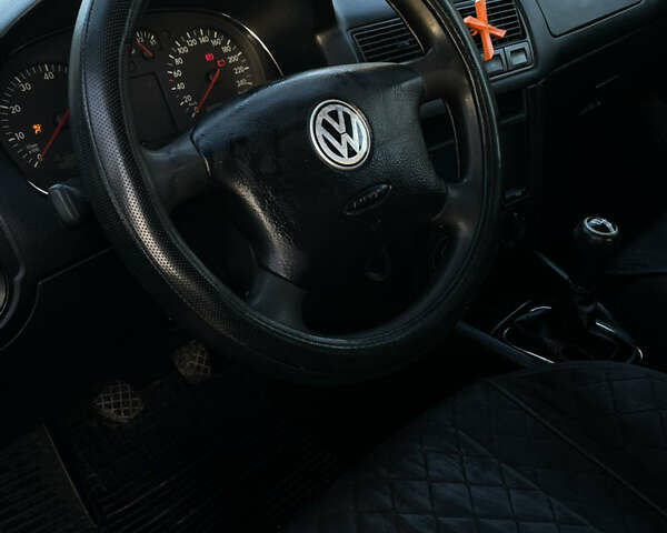 Чорний Фольксваген Гольф, об'ємом двигуна 1.6 л та пробігом 302 тис. км за 4100 $, фото 3 на Automoto.ua