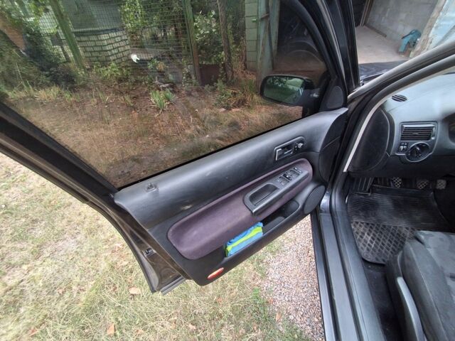 Черный Фольксваген Гольф, объемом двигателя 1.4 л и пробегом 243 тыс. км за 3500 $, фото 2 на Automoto.ua