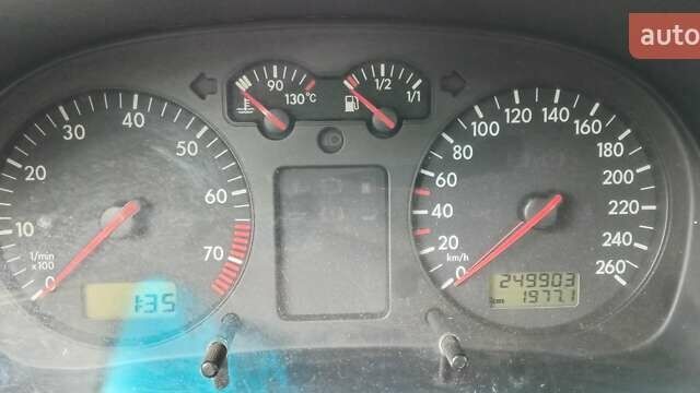 Черный Фольксваген Гольф, объемом двигателя 1.6 л и пробегом 250 тыс. км за 4500 $, фото 11 на Automoto.ua