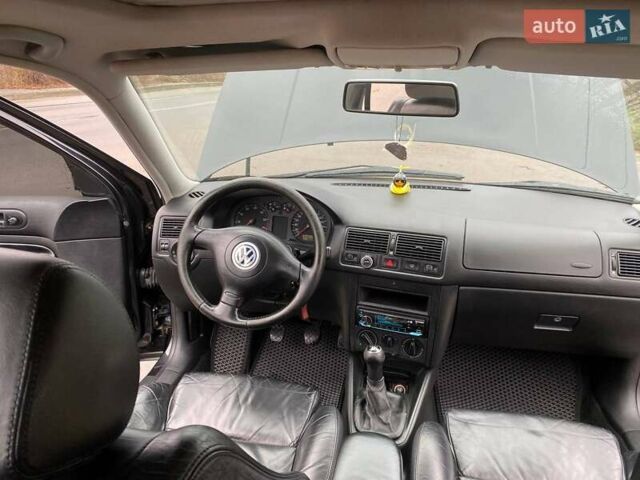 Черный Фольксваген Гольф, объемом двигателя 1.6 л и пробегом 315 тыс. км за 4600 $, фото 20 на Automoto.ua