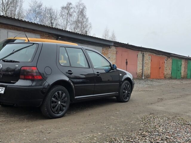 Черный Фольксваген Гольф, объемом двигателя 1.6 л и пробегом 280 тыс. км за 4100 $, фото 1 на Automoto.ua