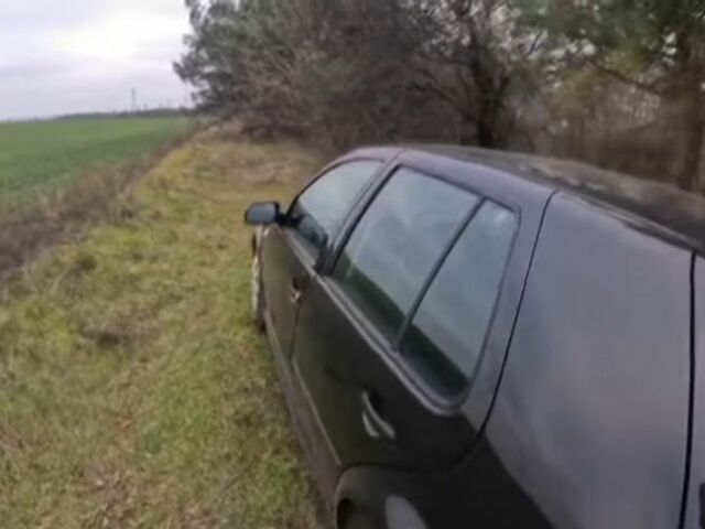 Черный Фольксваген Гольф, объемом двигателя 1.6 л и пробегом 200 тыс. км за 4900 $, фото 4 на Automoto.ua