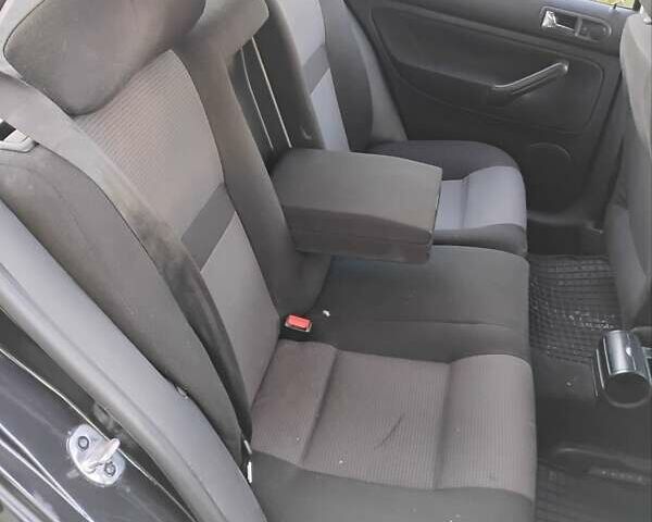 Черный Фольксваген Гольф, объемом двигателя 1.39 л и пробегом 289 тыс. км за 3850 $, фото 11 на Automoto.ua