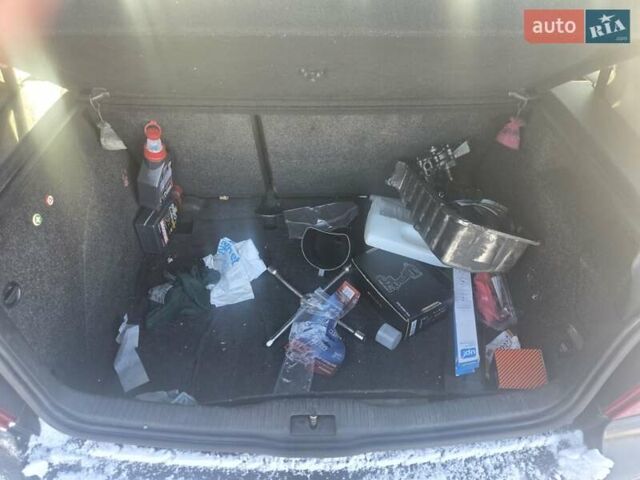 Черный Фольксваген Гольф, объемом двигателя 1.9 л и пробегом 400 тыс. км за 1500 $, фото 8 на Automoto.ua