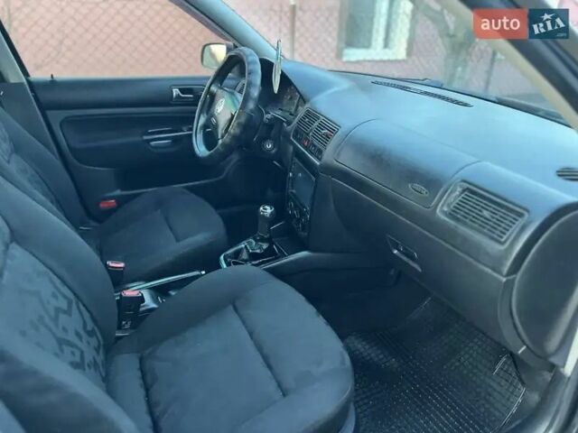 Черный Фольксваген Гольф, объемом двигателя 1.4 л и пробегом 250 тыс. км за 2900 $, фото 4 на Automoto.ua