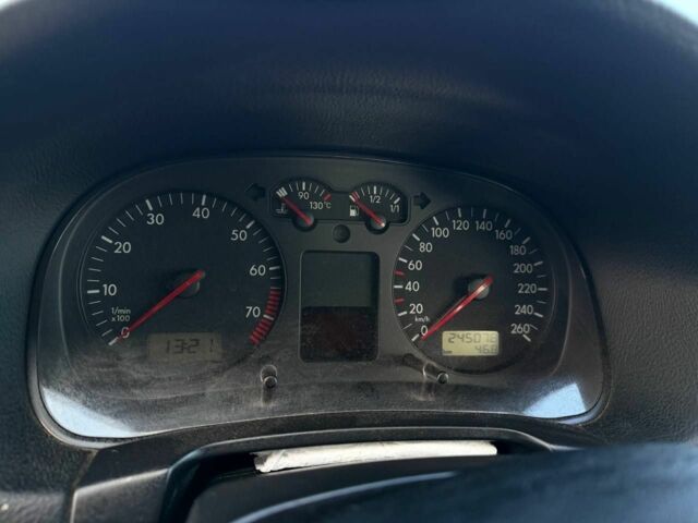 Черный Фольксваген Гольф, объемом двигателя 1.6 л и пробегом 245 тыс. км за 2999 $, фото 10 на Automoto.ua