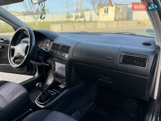 Черный Фольксваген Гольф, объемом двигателя 1.6 л и пробегом 245 тыс. км за 2999 $, фото 33 на Automoto.ua