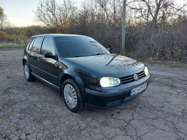 Черный Фольксваген Гольф, объемом двигателя 1.6 л и пробегом 221 тыс. км за 3900 $, фото 2 на Automoto.ua