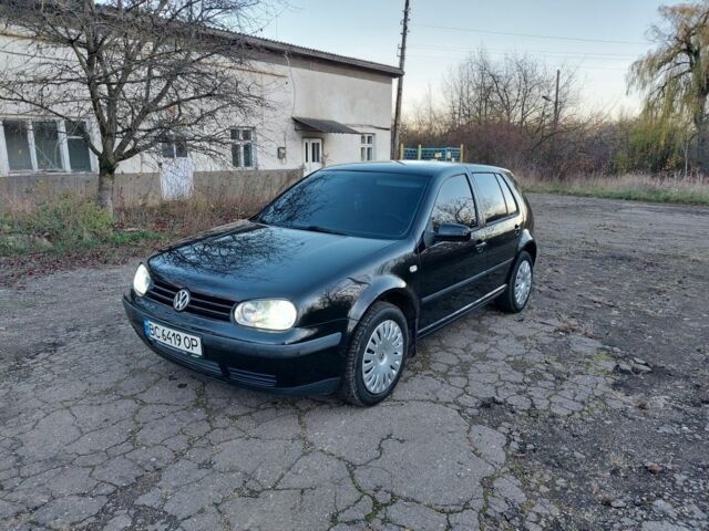Черный Фольксваген Гольф, объемом двигателя 1.6 л и пробегом 221 тыс. км за 3900 $, фото 1 на Automoto.ua