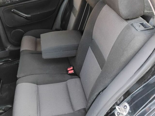 Черный Фольксваген Гольф, объемом двигателя 0 л и пробегом 289 тыс. км за 3850 $, фото 5 на Automoto.ua