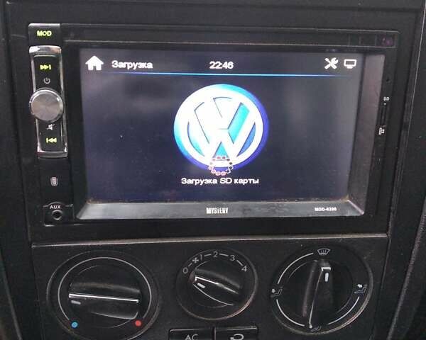 Черный Фольксваген Гольф, объемом двигателя 1.6 л и пробегом 287 тыс. км за 4000 $, фото 5 на Automoto.ua