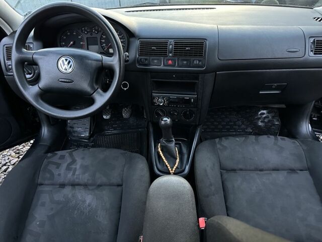 Черный Фольксваген Гольф, объемом двигателя 1.4 л и пробегом 260 тыс. км за 3300 $, фото 5 на Automoto.ua