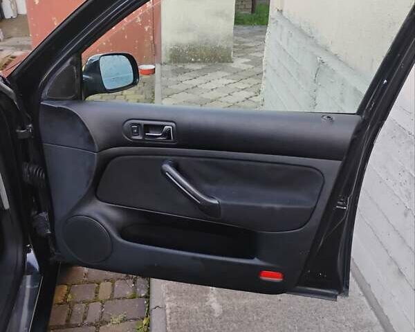 Черный Фольксваген Гольф, объемом двигателя 1.39 л и пробегом 289 тыс. км за 3850 $, фото 5 на Automoto.ua