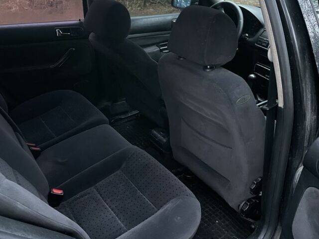 Черный Фольксваген Гольф, объемом двигателя 1.9 л и пробегом 320 тыс. км за 1750 $, фото 7 на Automoto.ua