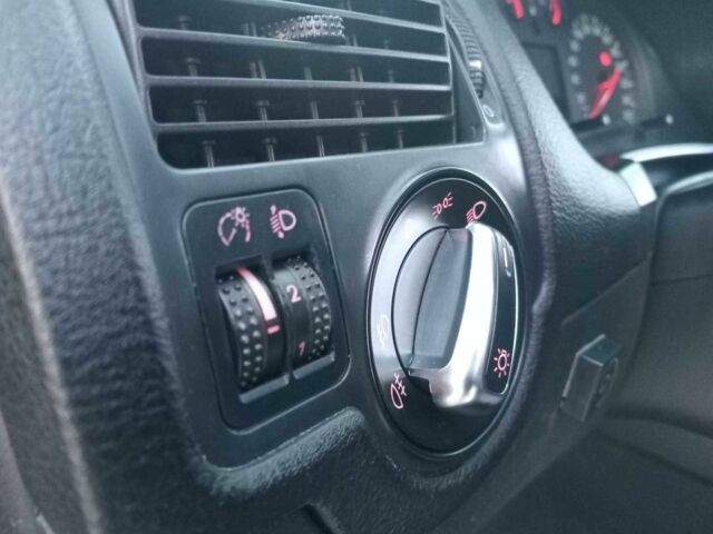 Черный Фольксваген Гольф, объемом двигателя 1.6 л и пробегом 280 тыс. км за 4990 $, фото 20 на Automoto.ua